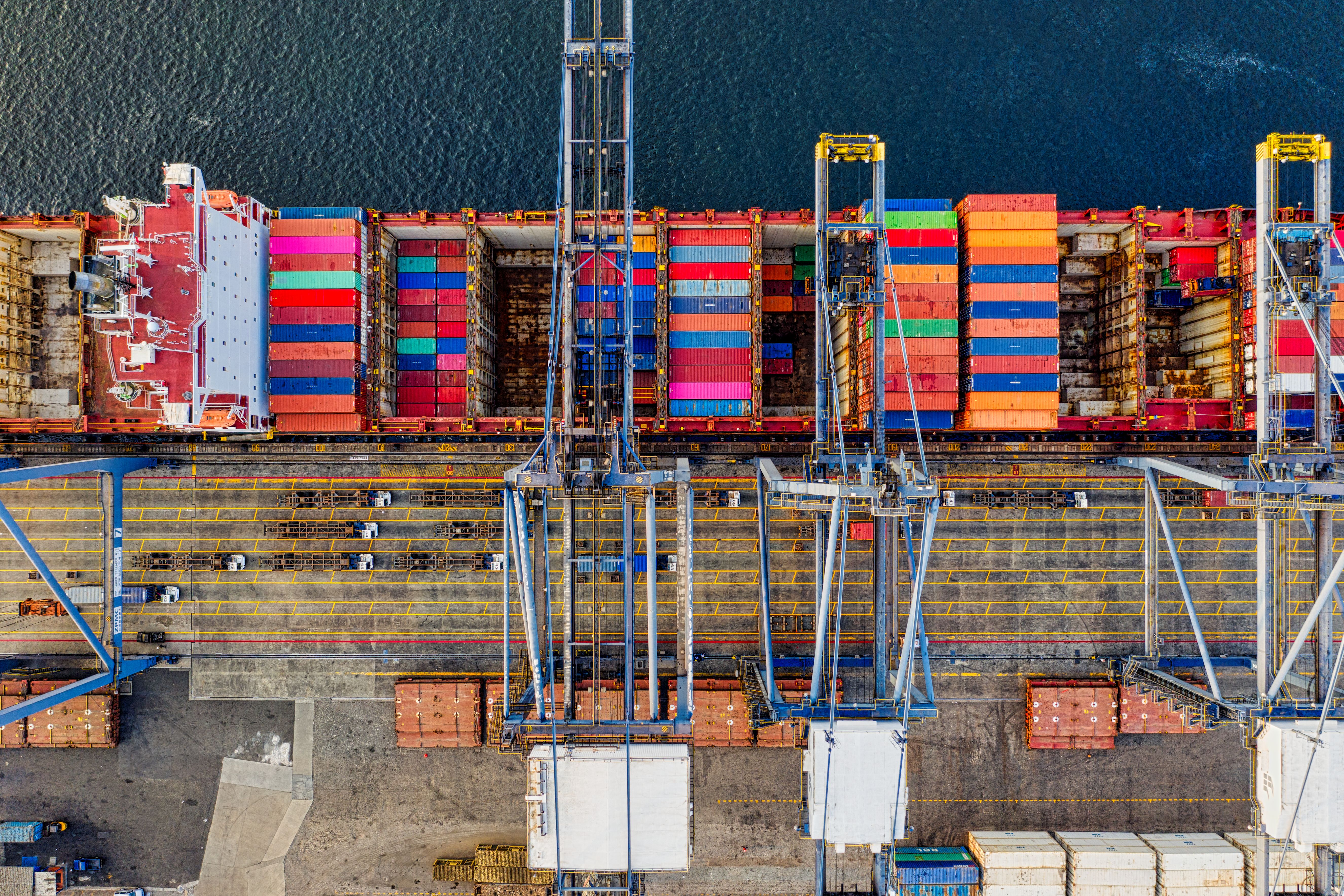 Air Freight vs Sea Freight: Which is Better for Your Business?